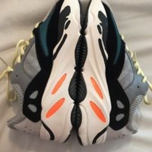 yeezy wave runner 700